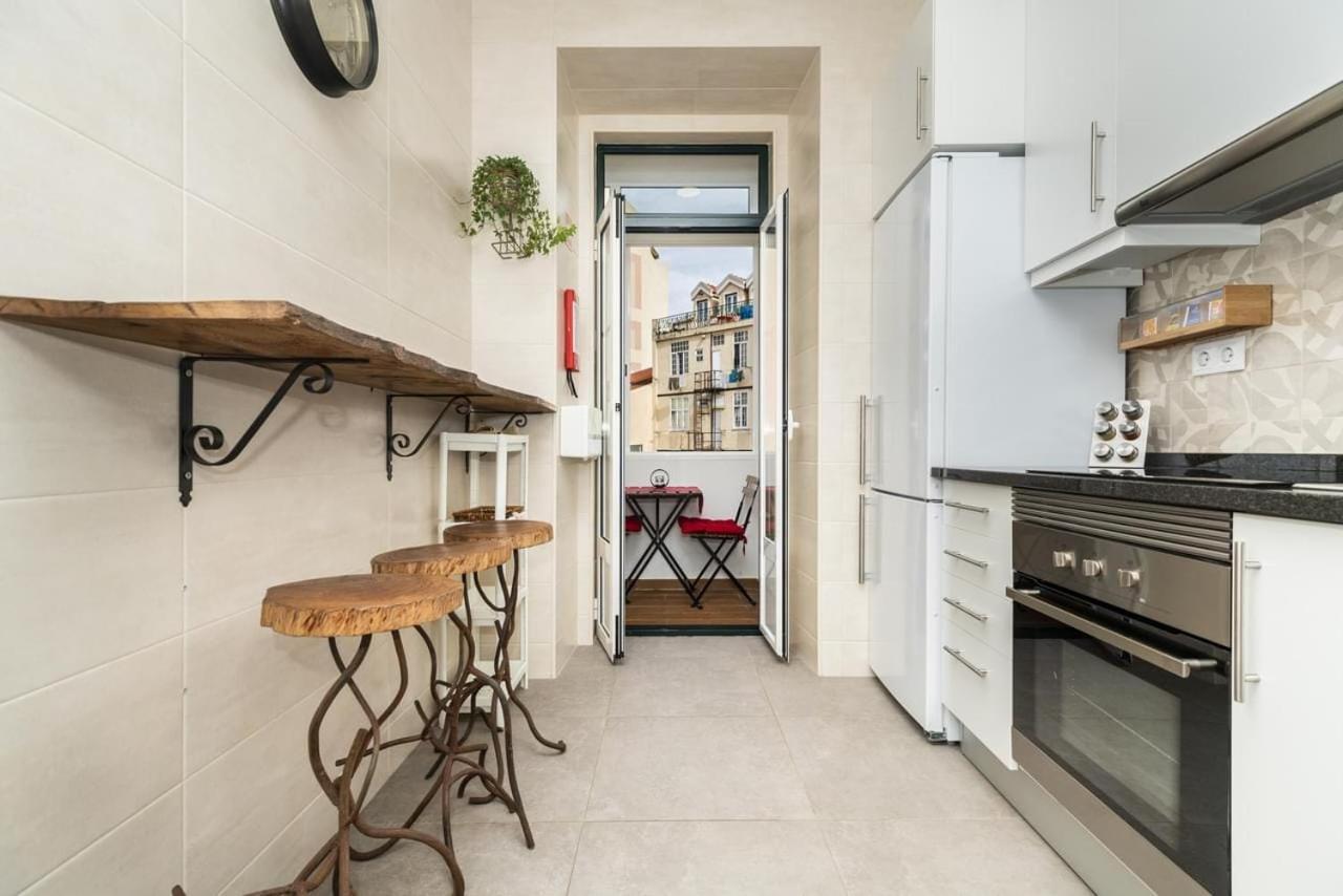Retro M2 R4 - Lovely Double Room With Shared Bathroom 리스본 외부 사진